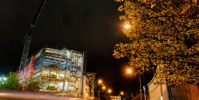 Night cityscape, long exposure showing a building being constructed and fully lit up at the university campus in Dunedin.