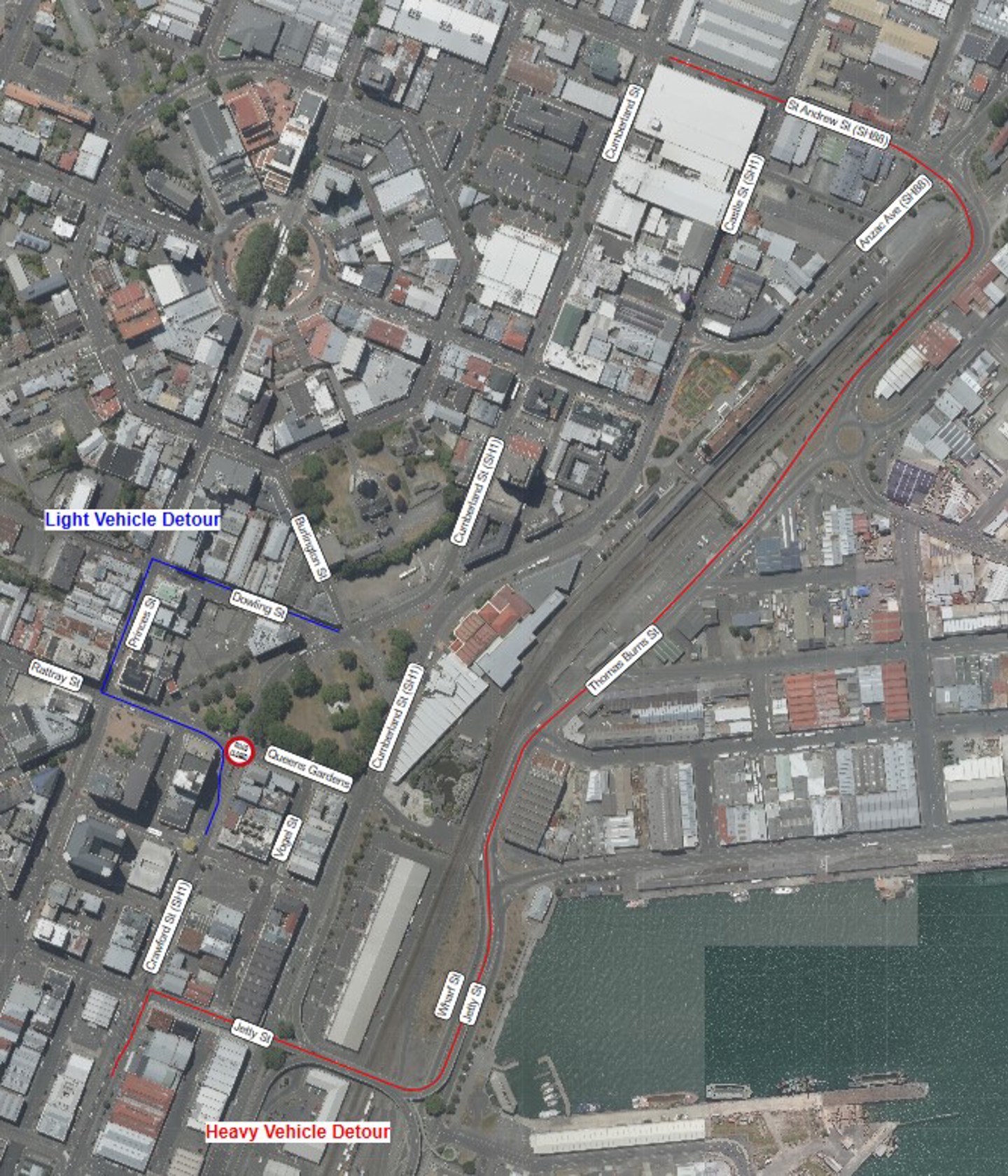 A map showing the detour routes. It shows different diversions for light vehicles and heavy vehicles. 