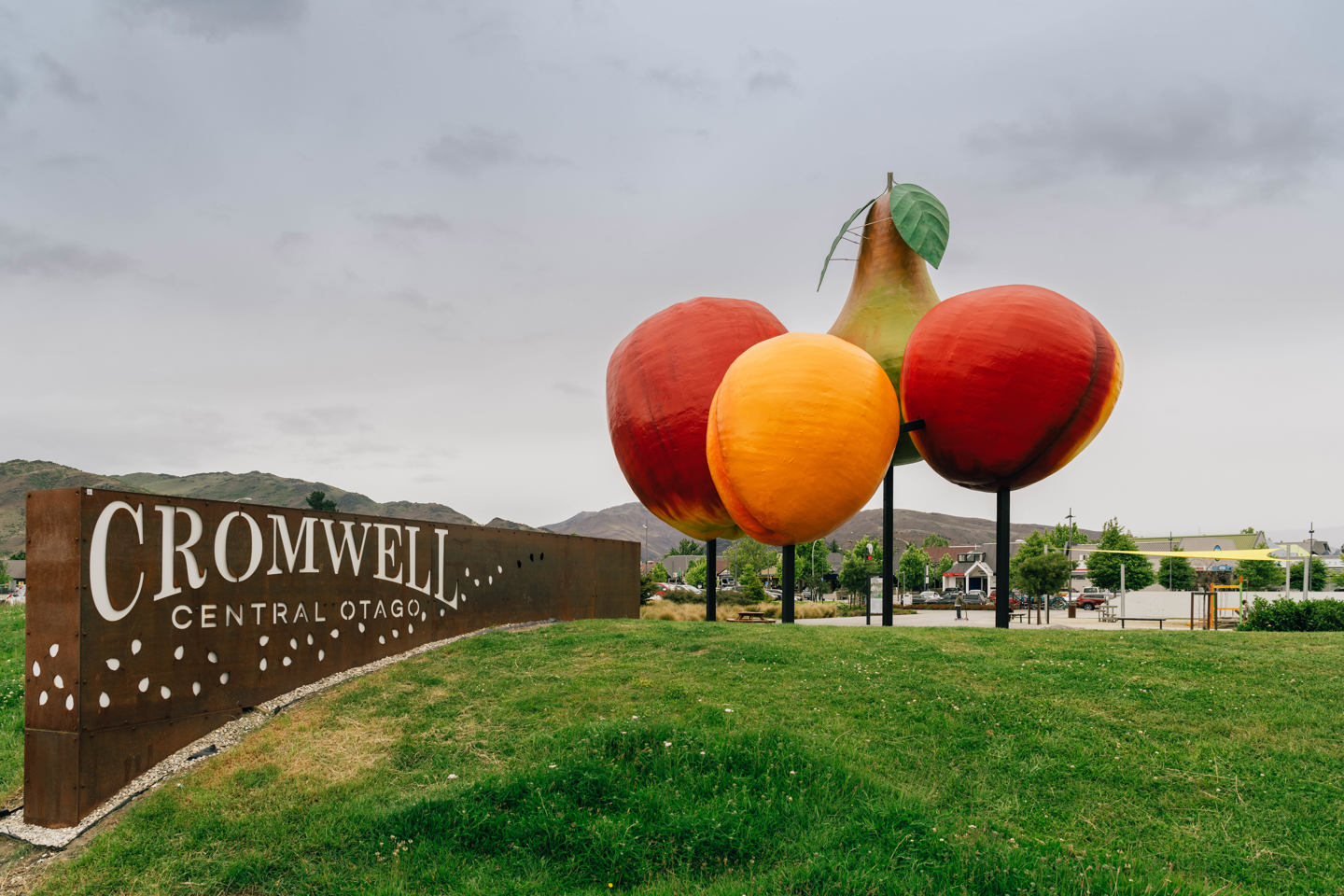 Giant fruit sculpture next to the Cromwell sign